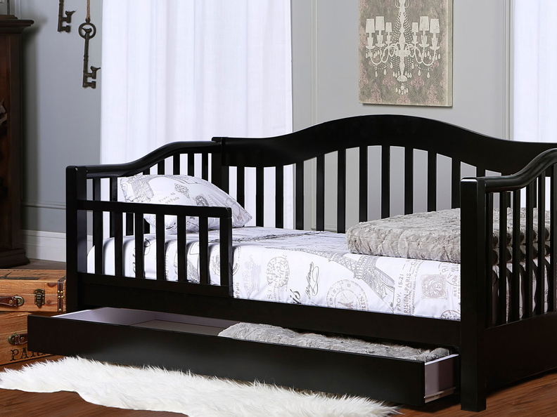 Black Toddler Day Bed Roomshot