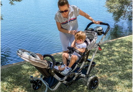 479-LG Track Tandem Stroller Face to Face Edition Lifestyle 04