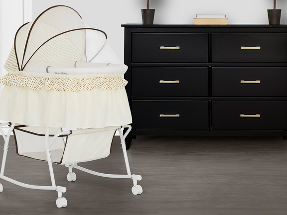 442-C Lacy Portable 2 in 1 Bassinet and Cradle Room Shot 02