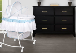 442-B Lacy Portable 2 in 1 Bassinet and Cradle Room Shot 02