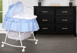 442-S Lacy Portable 2 in 1 Bassinet and Cradle Room Shot 02