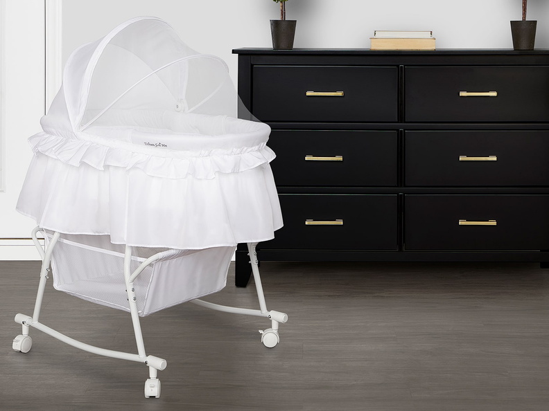 442-W Lacy Portable 2 in 1 Bassinet and Cradle Room Shot 02