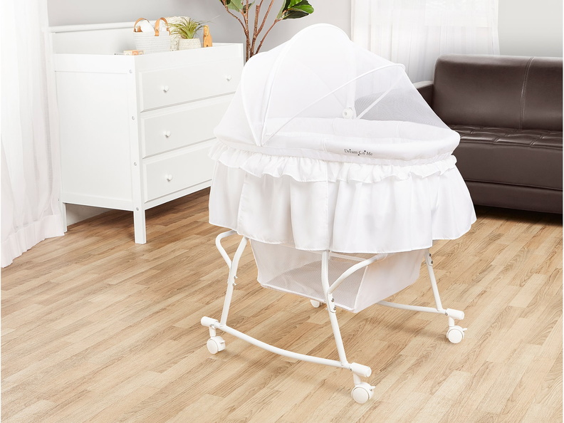 442-W Lacy Portable 2 in 1 Bassinet and Cradle Room Shot 03
