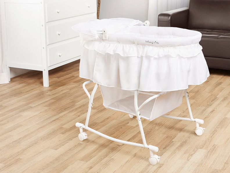 442-W Lacy Portable 2 in 1 Bassinet and Cradle Room Shot 04
