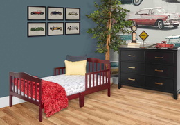 624-C Classic Toddler Bed Room Shot 01