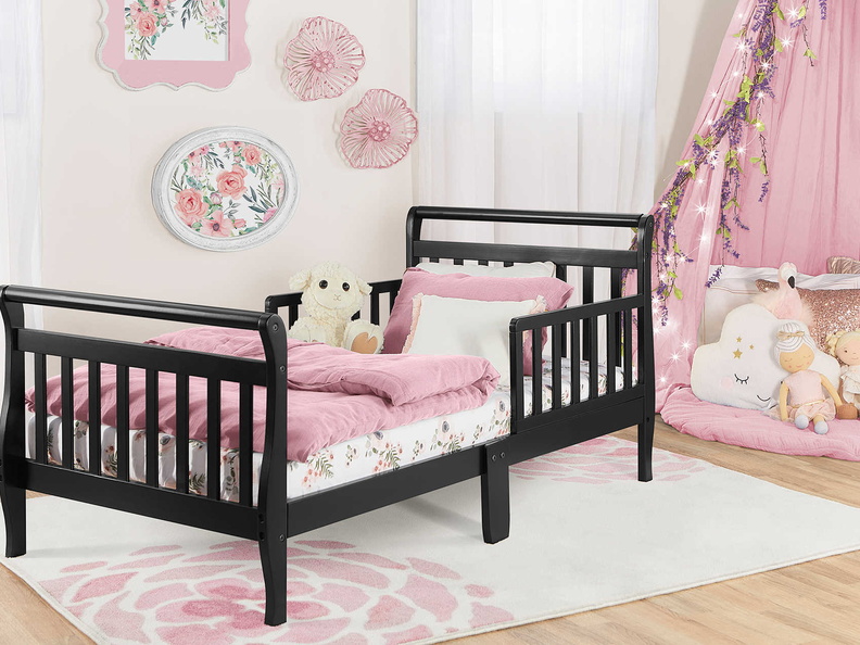 642-K Classic Sleigh Toddler Bed Room Shot (2)