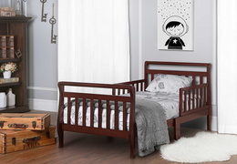 642-E Classic Sleigh Toddler Bed Room Shot (3)